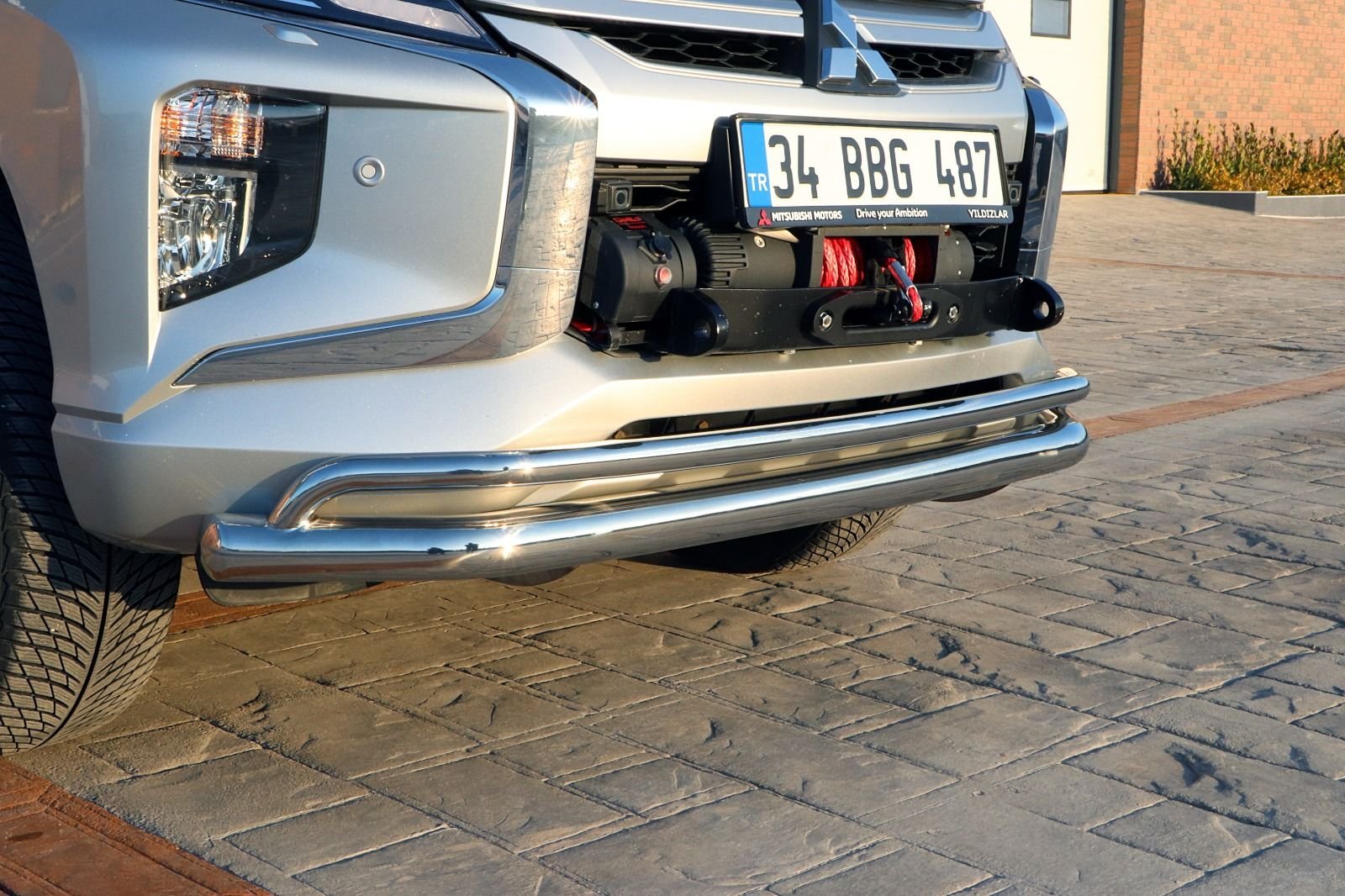 whatsapp-image-2025-03-18-at-17-05-09.jpeg Mitsubishi L200 Krom Ön Koruma - Görsel 1